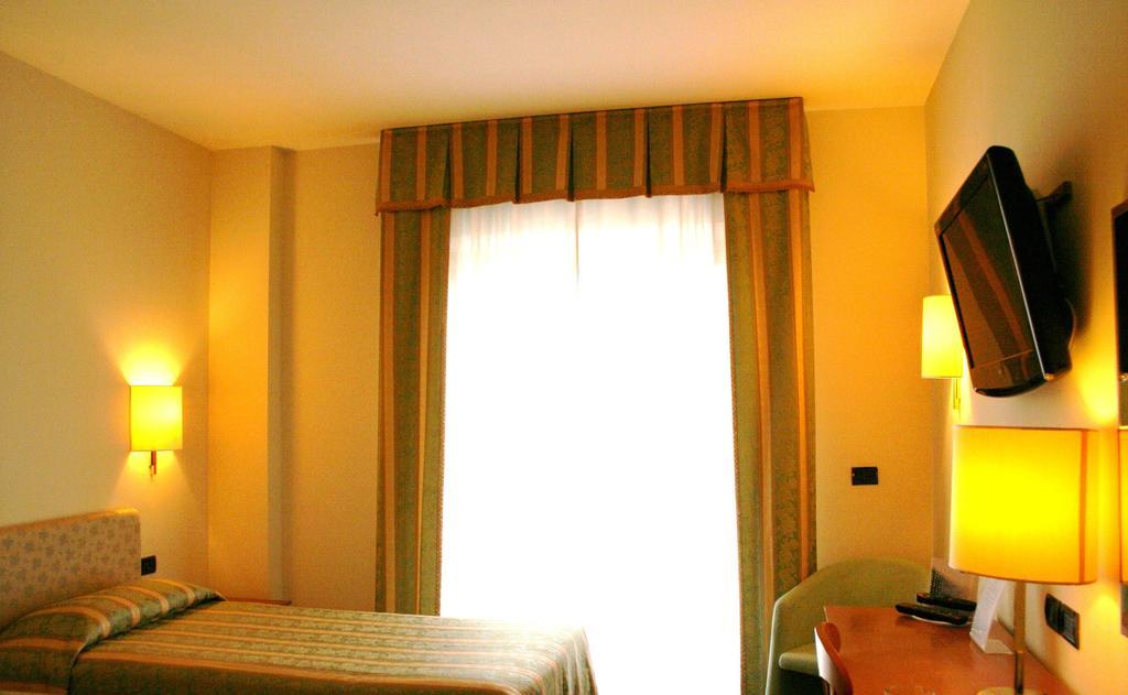Savant Hotel Lamezia Terme Zimmer foto